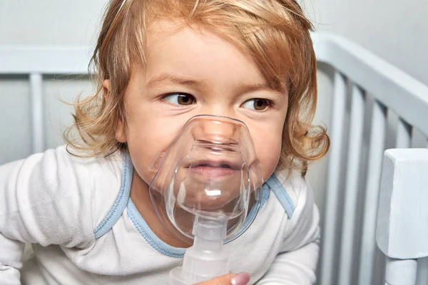 Little white girl is breathing with nebulizer. — Stock Photo, Image