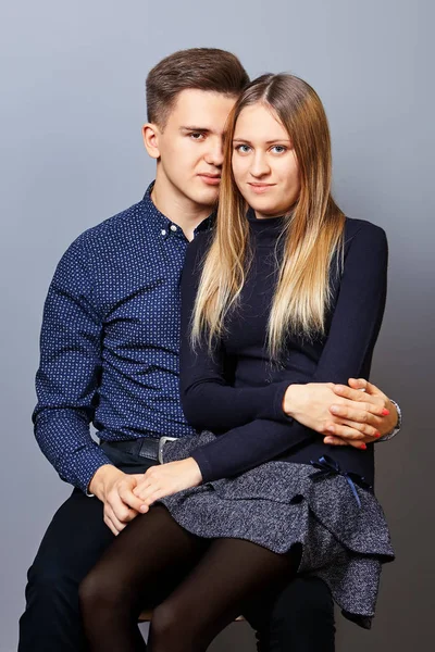 The guy put girl on his lap for a photoshoot. — Stock Photo, Image