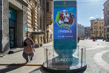 St. Petersburg, Rusya - 22 Mart 2020: Avrupa 'nın en üst düzey futbol ligleri virüs yüzünden askıya alındı ve COVID-19' un etkisini azaltmaya çalışan vatandaşlara kısıtlamalar getirildi.