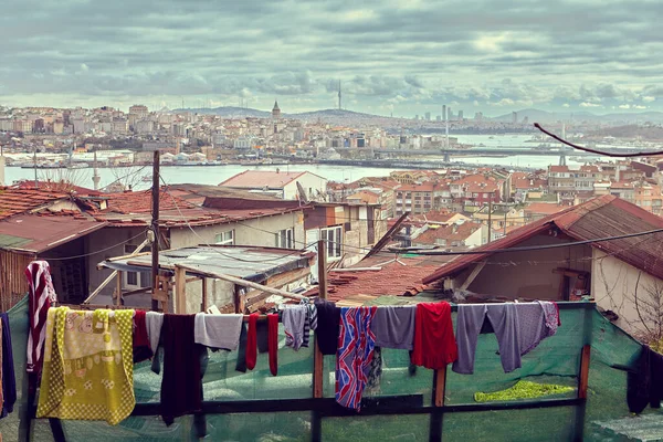 Istanbul Turkey February 2020 Wet Clothes Dried Rope Outdoors Slums — Stock Photo, Image