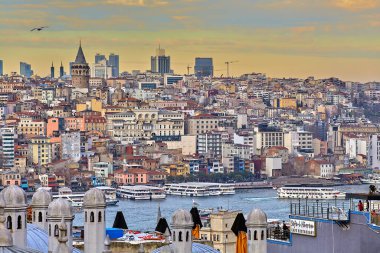 İstanbul, Türkiye - 12 Şubat 2020: Azapkapı ve Bereketzade kamaralarıyla birlikte Süleyman Camii 'nin Beyoğlu gözlem güvertesinden görüntüler.