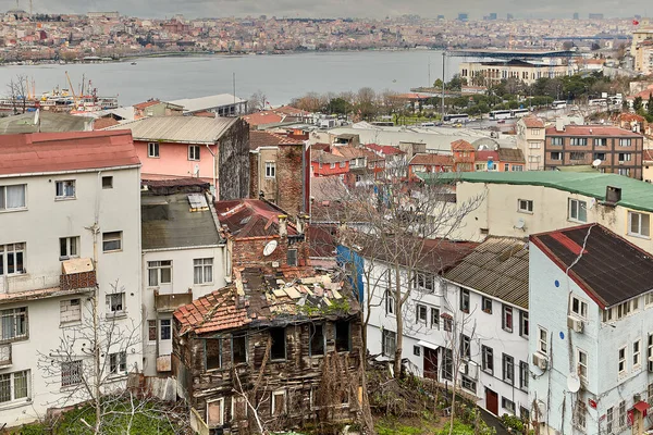 Стамбул Турция Февраля 2020 Года Ветхий Заброшенный Деревянный Дом Центре — стоковое фото