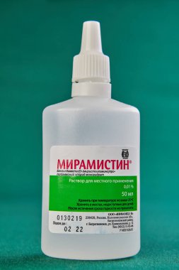 St. Petersburg, Rusya - 18 Nisan 2020: Miramistin, hastane patojenleri de dahil olmak üzere çok çeşitli antimikrop etkisine sahip deri antiseptiğidir..