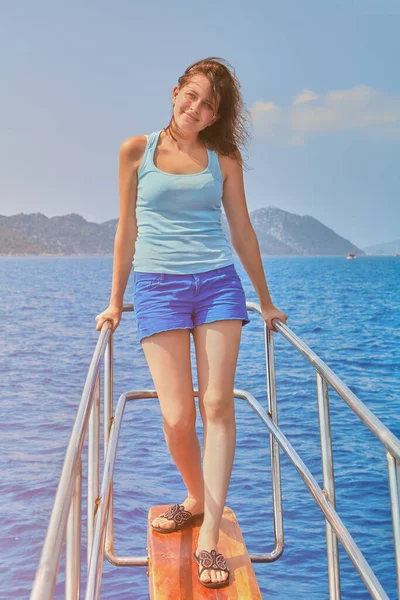 Young Beautiful Caucasian White Woman Years Old Standing Yacht Taking — Stock Photo, Image