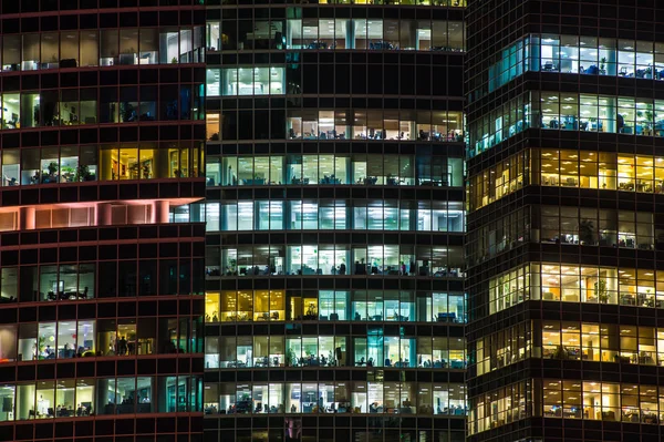 Geceleri ofis binası