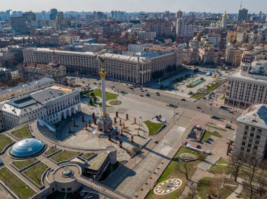 24 Mart 2020 'de Ukrayna' nın Kyiv kentinde insansız Meydan Nezalezhnosti 'nin hava görüntüsü.