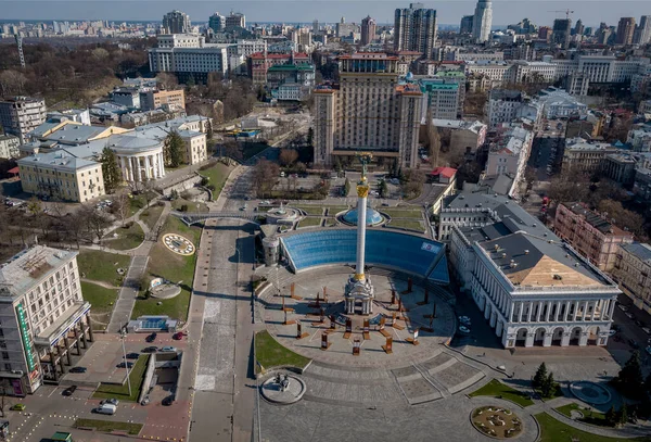 24 Mart 2020 'de Ukrayna' nın Kyiv kentinde insansız Meydan Nezalezhnosti 'nin hava görüntüsü.