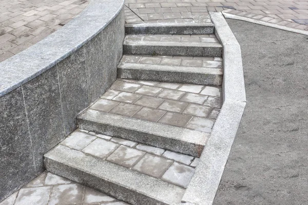 Escadaria de pedra curva — Fotografia de Stock