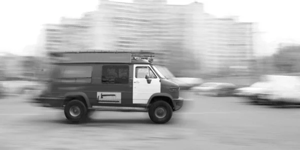 Embaçamento Caminhão Bombeiros Uma Rua Cidade — Fotografia de Stock