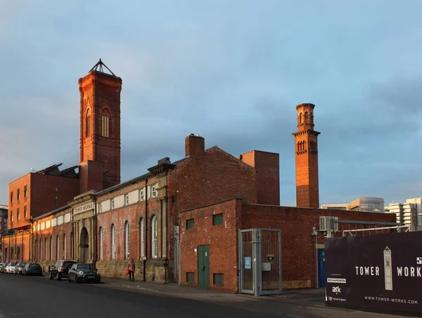 Das historische Turmgebäude in Leeds mit Glockentürmen im italienischen Stil wird derzeit modernisiert und saniert — Stockfoto