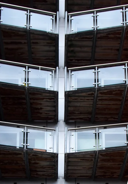 Vista Perspectiva Vertical Varandas Apartamento Vidro Moderno Angular Edifício Aço — Fotografia de Stock