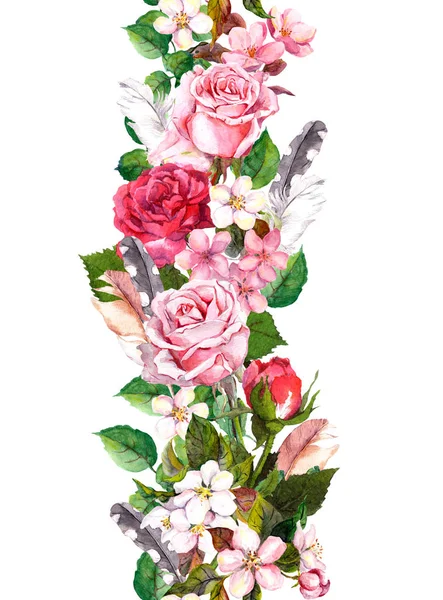 Bordure florale avec pomme, fleurs de sakura, fleur de cerisier, fleurs de roses et plumes. Cadre sans couture aquarelle dans le style boho — Photo