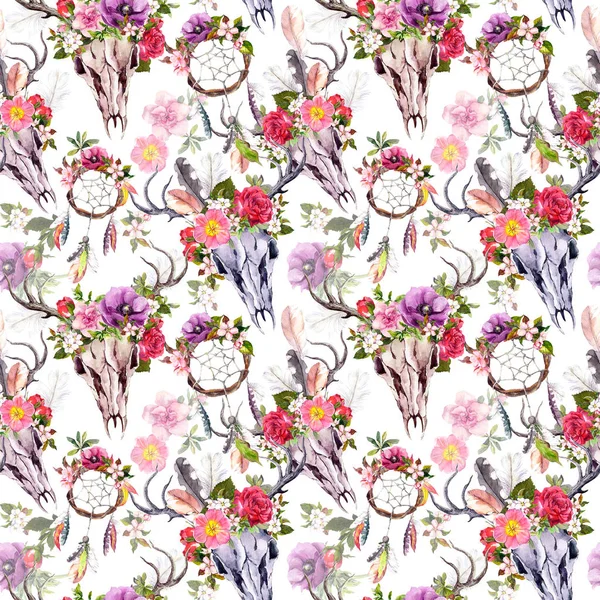 Geyik kafatasları çiçek ve rüya yakalayıcı. Seamless modeli. Suluboya