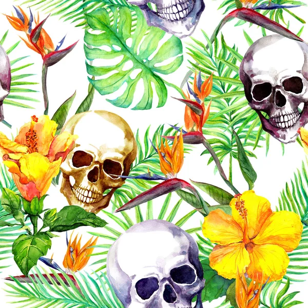 İnsan kafatasları, tropikal yaprak, egzotik çiçekler. Yinelenen desen, siyah arka plan. Suluboya — Stok fotoğraf