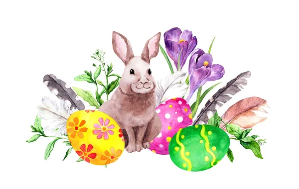 Conejo de Pascua con huevos de colores, hierba, flores de cocodrilo, plumas. Acuarela — Foto de Stock