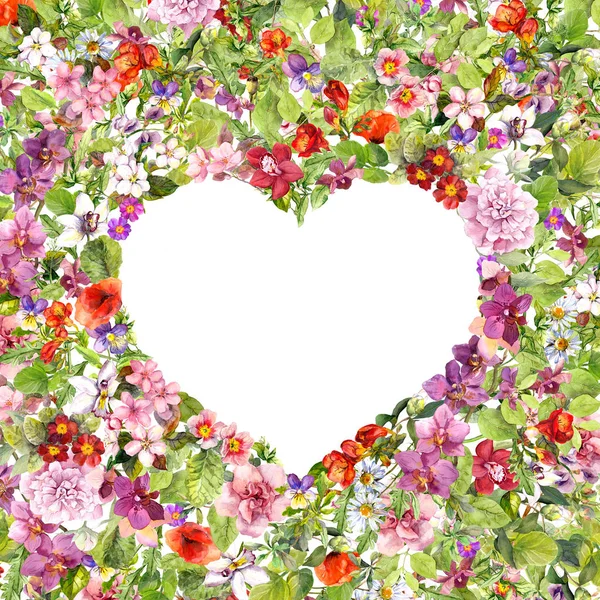 Çiçek sınırı, kalp şeklinde. Yaz çiçekleri, çayır otları, yabani otlar. Sevgililer Günü için suluboya — Stok fotoğraf