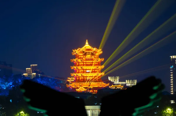 武漢イエロークレーンタワー公園の夜と光のショーの風景 — ストック写真