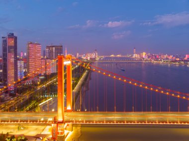 Wuhan şehir gün batımı ve yaz aylarında gece hava fotoğrafçılığı sahne