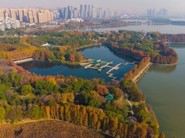 Doğu Gölü, Wuhan, Hubei 'deki Tingtao Manzarası' nın hava fotoğrafçılığı.