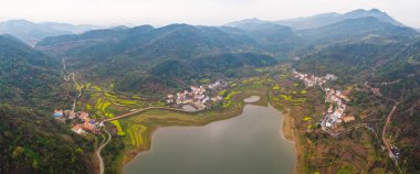 Hubei Daye Zhaoshan Orman Parkı 'nın bahar havacılık manzarası