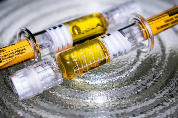 Kenevir yağı. Esrar konsantre ol. T.H.C yağı 