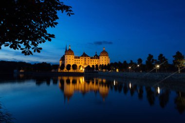 İsveç 'teki Stockholm şehrinin gece manzarası