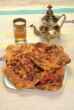 Geleneksel Fas gözlemesi, sebzeli fare adam.