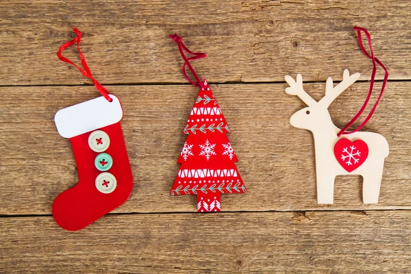 Sfondo in legno con decorazioni natalizie — Foto Stock