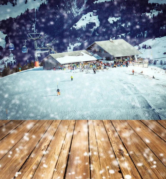 En las montañas pista de esquí —  Fotos de Stock