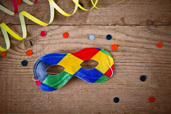 Maschera di carnevale sul legno — Foto Stock