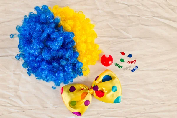 Clown wig and bow — Stock Photo, Image