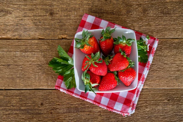 Strawberries in the white dish — Stock Photo, Image