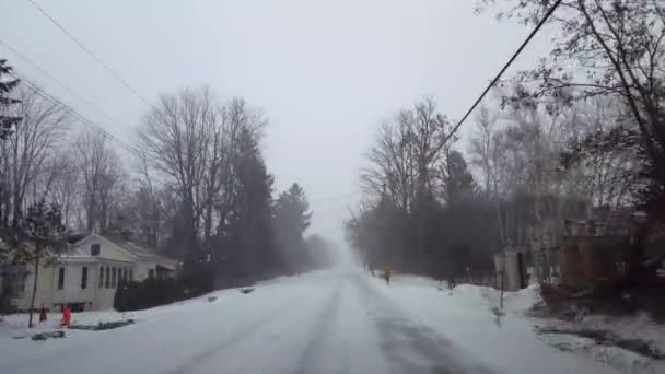 Brighter Version Driving Winter Snow Storm Residentiële Buitenwijk Dag Bestuurder — Stockvideo