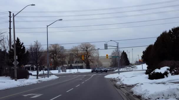 Long Line Vehicles Leaving Work Building Parking Lot Turn Urban — Stock Video