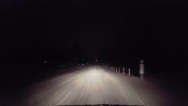 Conducir Mientras Nieva Carretera Rural Por Noche Punto Vista Del — Vídeos de Stock