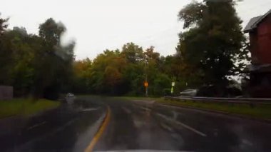 * Hızlı Hareket * Şehir ve Suburban Caddesi 'nde Sürüş Kolajı. Sürücü Görüş Noktası Pov Çeşitlilik Koleksiyonu Şehir ve Varoş Yolu Seyahat ve Ulaşım Yağmuru.