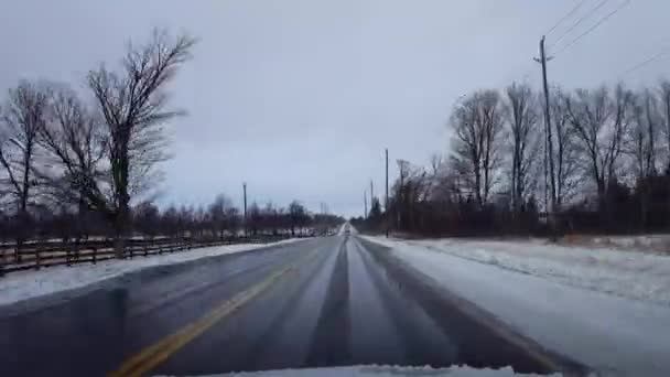 * Fast Motion * Collage of Driving on Rural Road in Day and Winter and Sunset and Snowing. Point de vue du conducteur Collection de variétés POV Country Street Printemps et été et neige Voyages et transports .