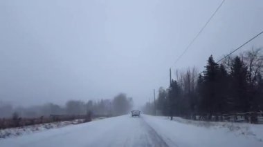 * Hızlı Hareket * Kırsal ve Yoldaki Kar Sürüşü Kolajı. Sürücü Görüş Noktası Pov Çeşitlilik Koleksiyonu Kırsal Kar Fırtınası Seyahat ve Ulaşım.