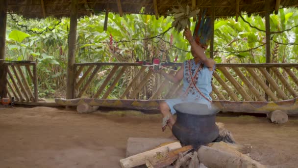 Indigenous Shaman utför en traditionell magisk ritual på en drönare — Stockvideo