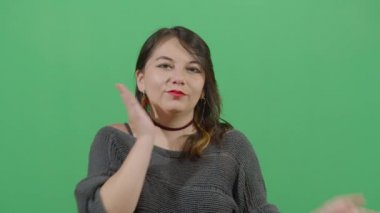 Bir kadın tarafından tokatlanan yanaklar.
