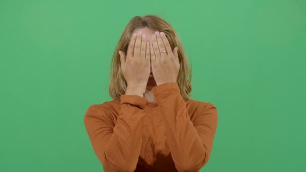 Обличчя розкрити жінкою — стокове відео