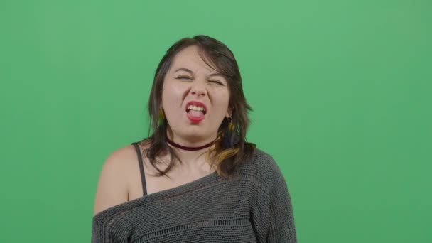 女人伸出舌头 — 图库视频影像