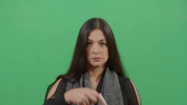 Gözünü bağlayan kadın.