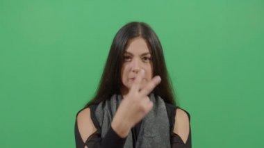 İzleyiciyi İşaret Etmesine Dikkat Et