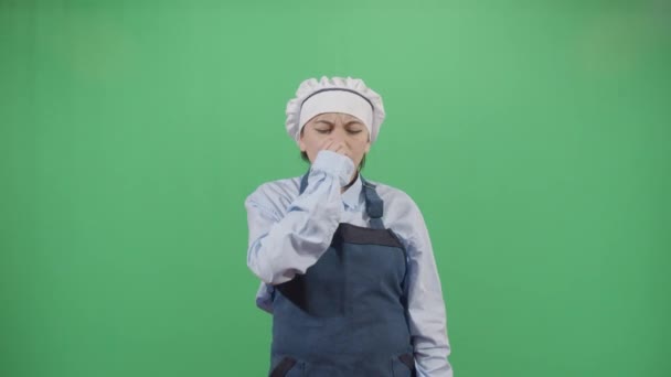 Woman Cook Smelling His Dirty Hands — ストック動画