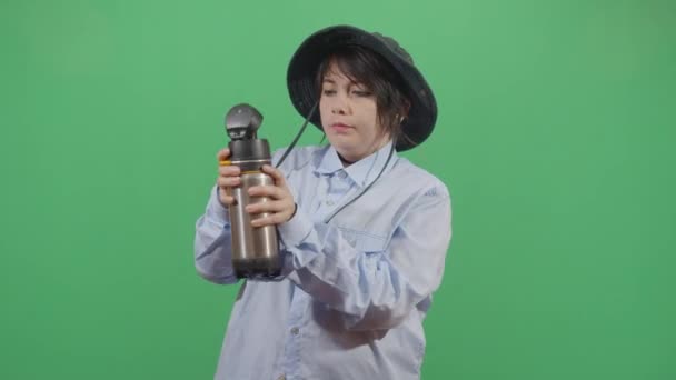 Woman Explorer Drinking Water — ストック動画