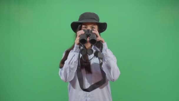 Woman Explorer With Binoculars — Stock Video