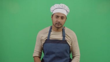 Hijyen sorunu olan yetişkin aşçı.