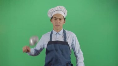 Çılgın Yetişkin Adam Şef Oynuyor