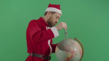 Erişkin Noel Baba Dünyayı Hışırdatıyor